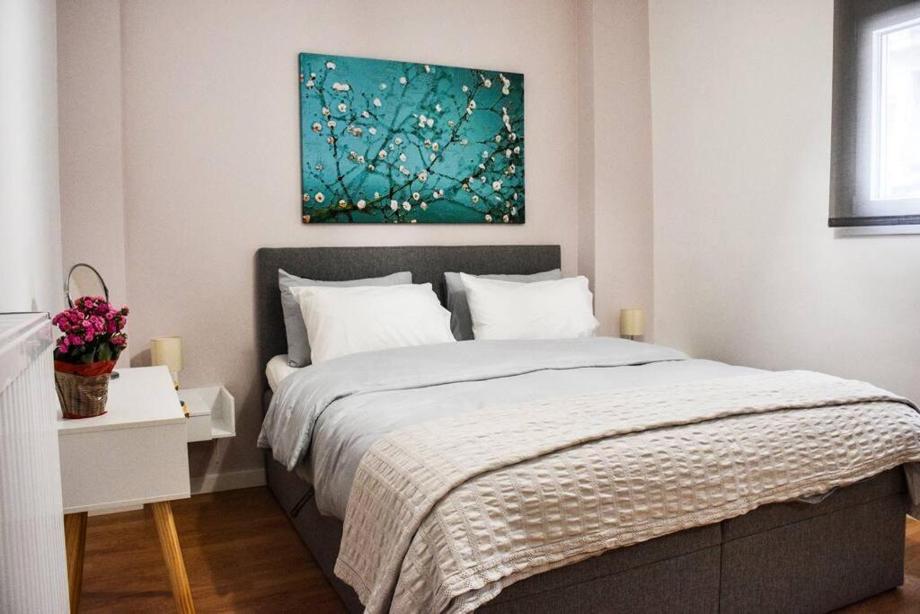 Newly Renovated-City Center Apartment Афины Экстерьер фото